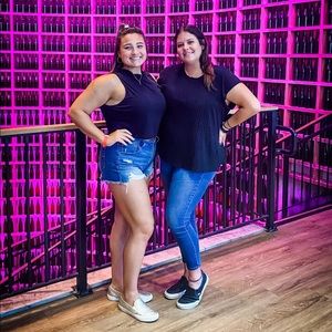 Meet your Posher, Lora